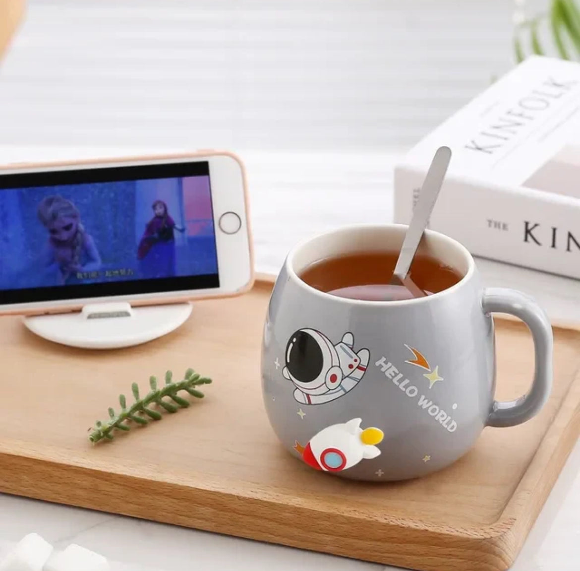 Astronaut Ceramic Mug with Lid – Space Adventure Drinkware