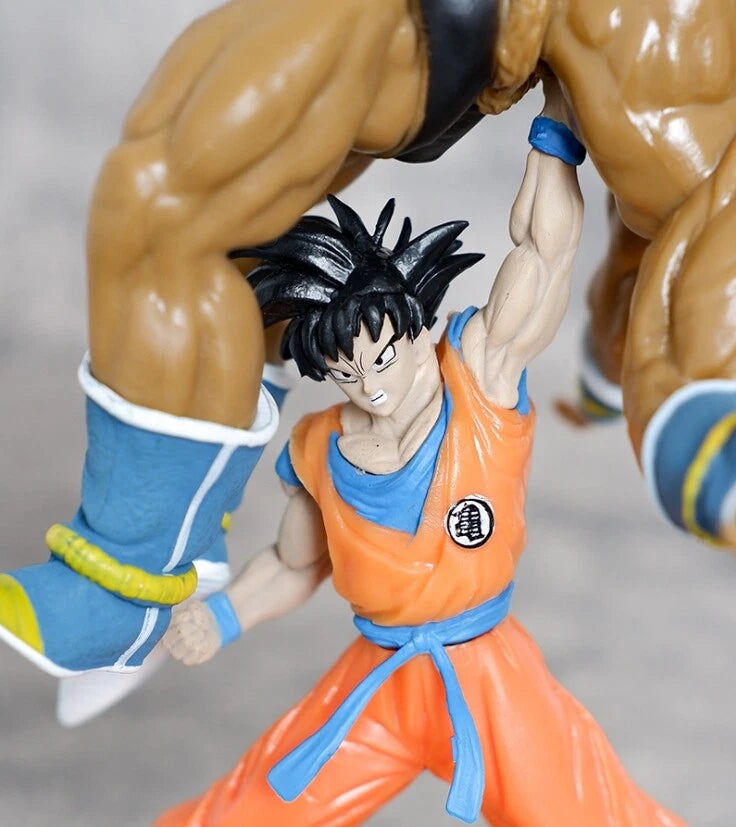 Dragon Ball Z Iconic Clash: Goku Lifts Nappa Figure