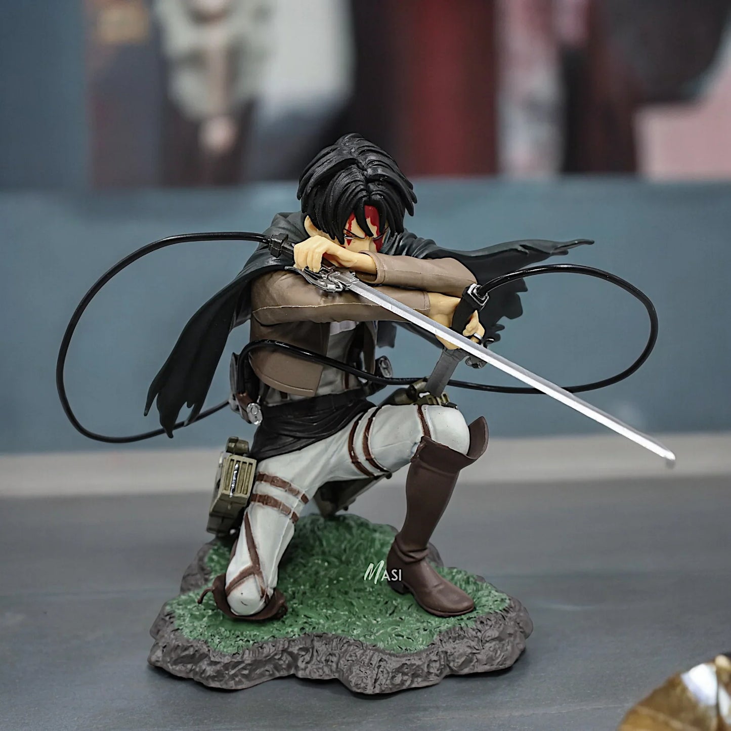 Levi Sitting 18 cm