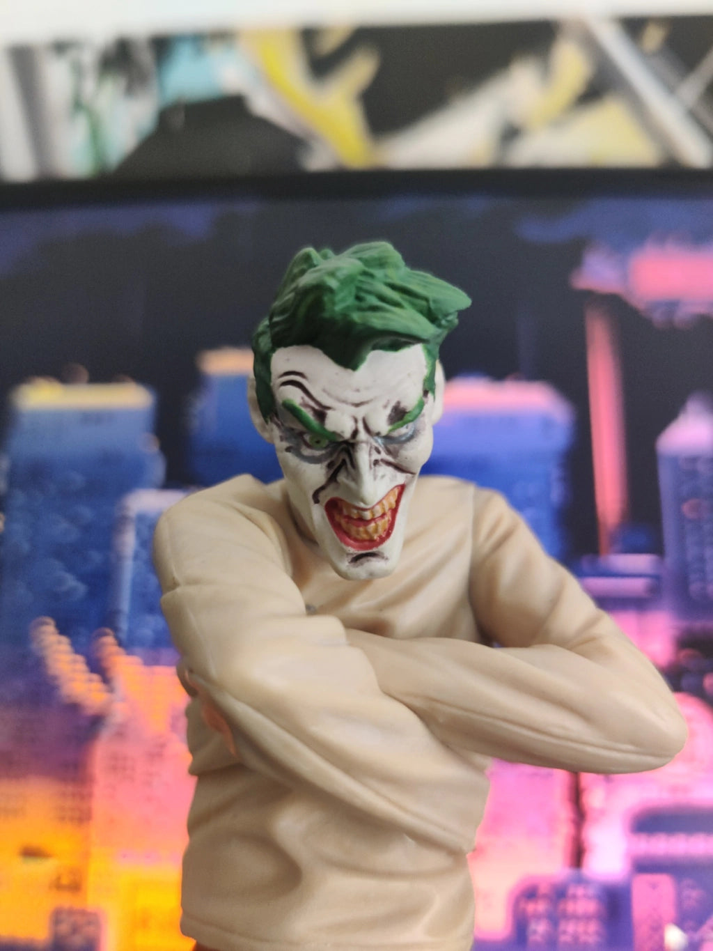 Joker Folding Hands Figure